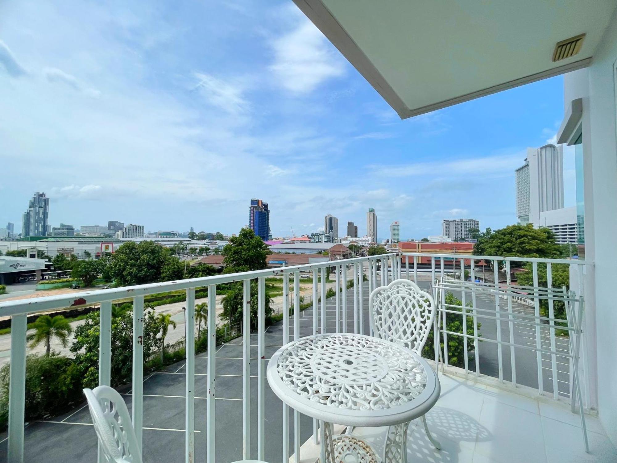 Hotel Baan Pattaya By Sabai Exterior foto