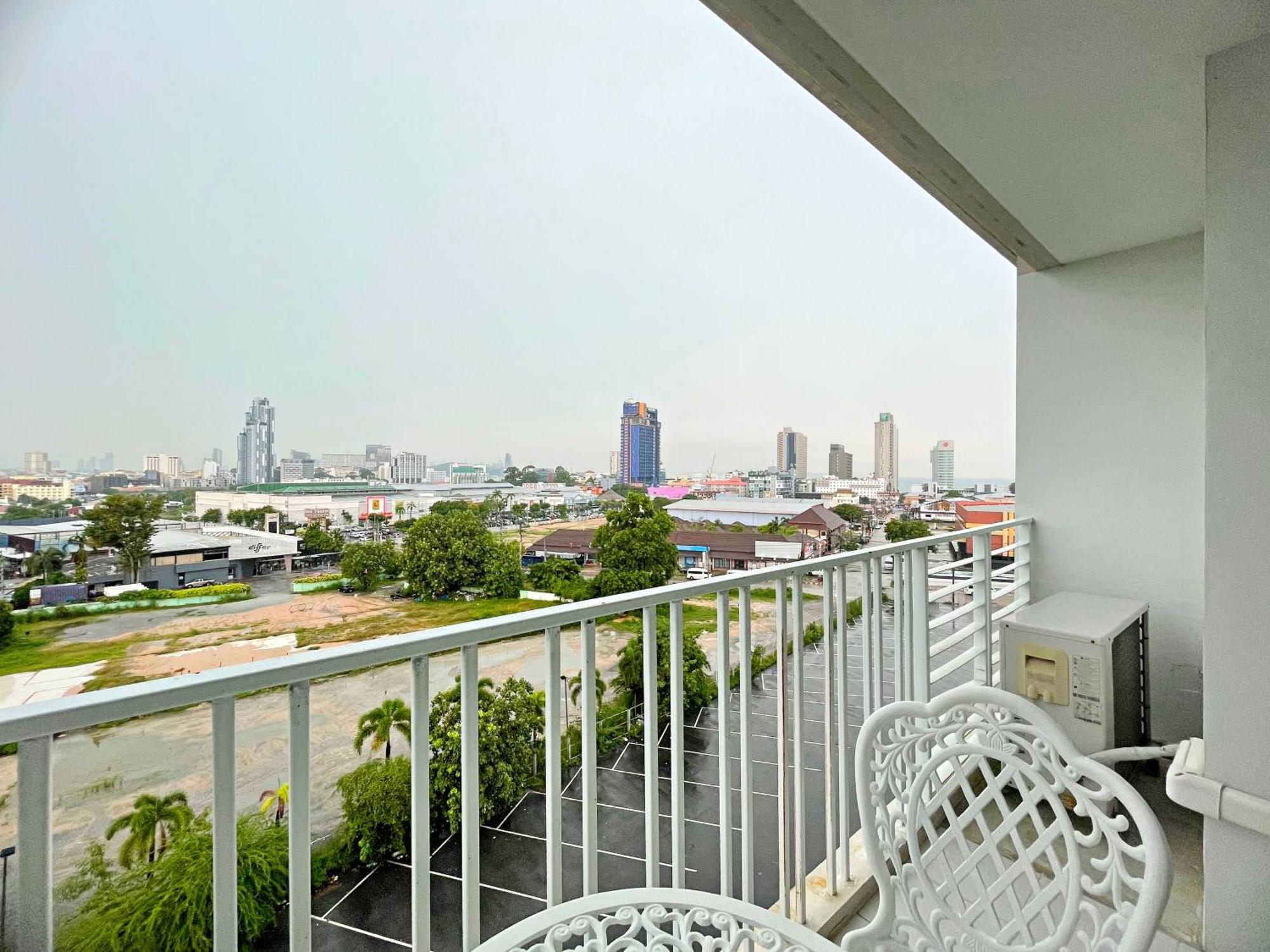 Hotel Baan Pattaya By Sabai Exterior foto